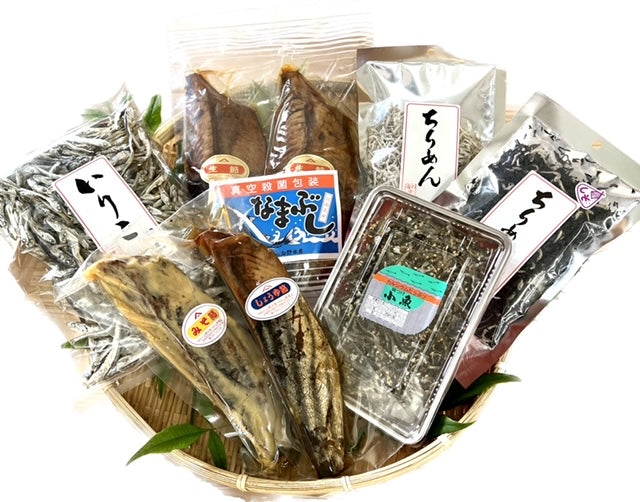 海産物セット(チリメン2種、生節2本、カツオ醤油節、カツオみそ節、イリコ、小魚佃煮)